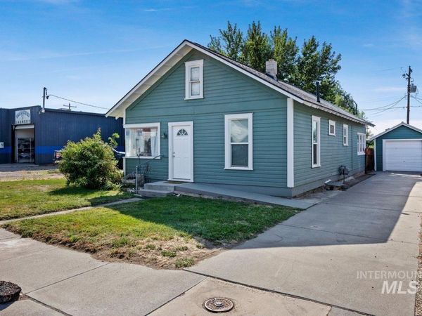 23 E 2nd Ave, Glenns Ferry, ID 83623