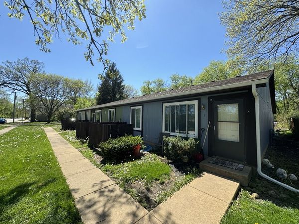119 Monroe Street, Unit 3, North Aurora, IL 60542