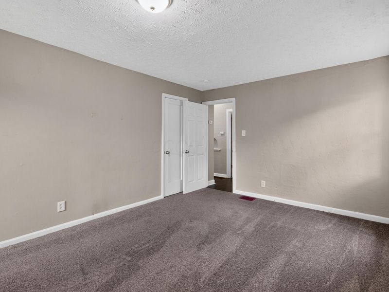 1692 E Kossuth Street , Columbus, OH 43206 Photo 10