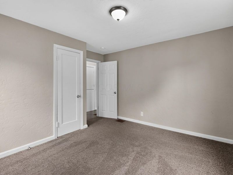 1692 E Kossuth Street , Columbus, OH 43206 Photo 12