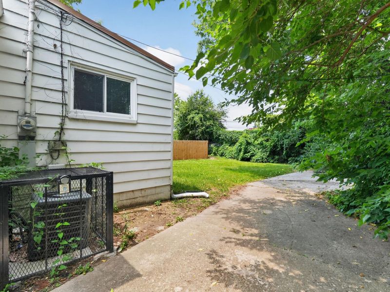 1692 E Kossuth Street , Columbus, OH 43206 Photo 4