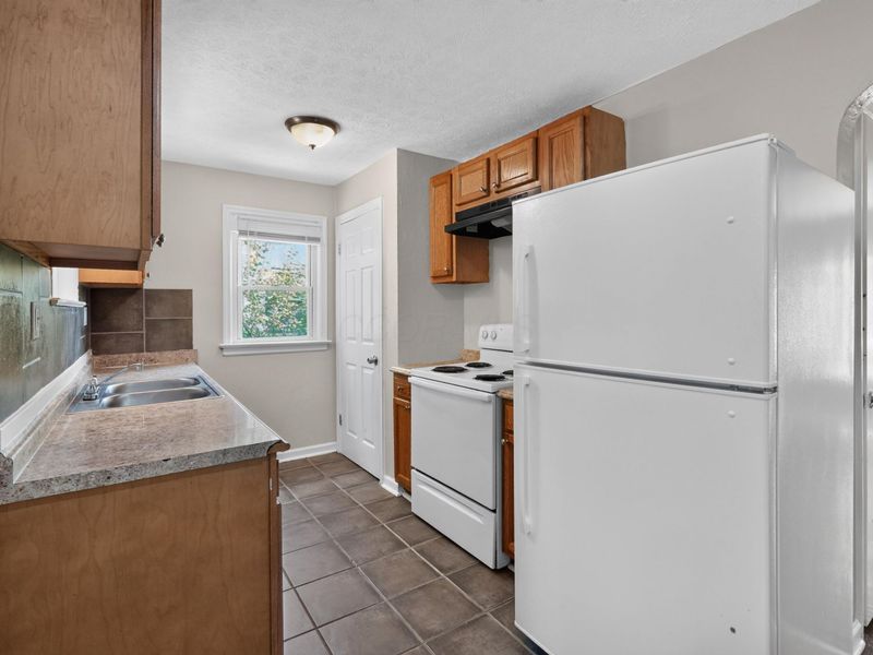 1692 E Kossuth Street , Columbus, OH 43206 Photo 8
