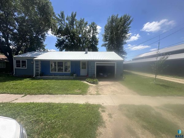 100 EAST DAKOTA St, Tripp, SD 57376