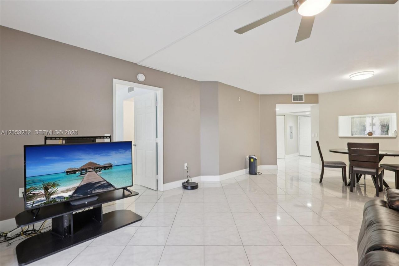 850 SW 138th Ave , Unit 208D, Pembroke Pines, FL 33027 Photo