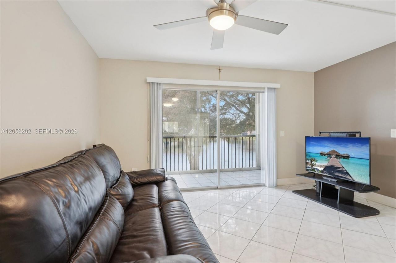 850 SW 138th Ave , Unit 208D, Pembroke Pines, FL 33027 Photo