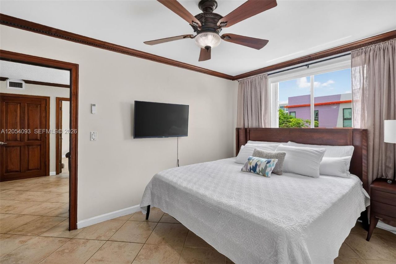 1060 NW 7th St , Unit 205, Miami, FL 33136 Photo