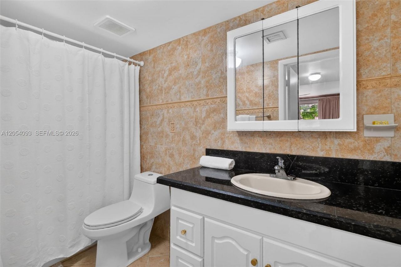 1060 NW 7th St , Unit 205, Miami, FL 33136 Photo
