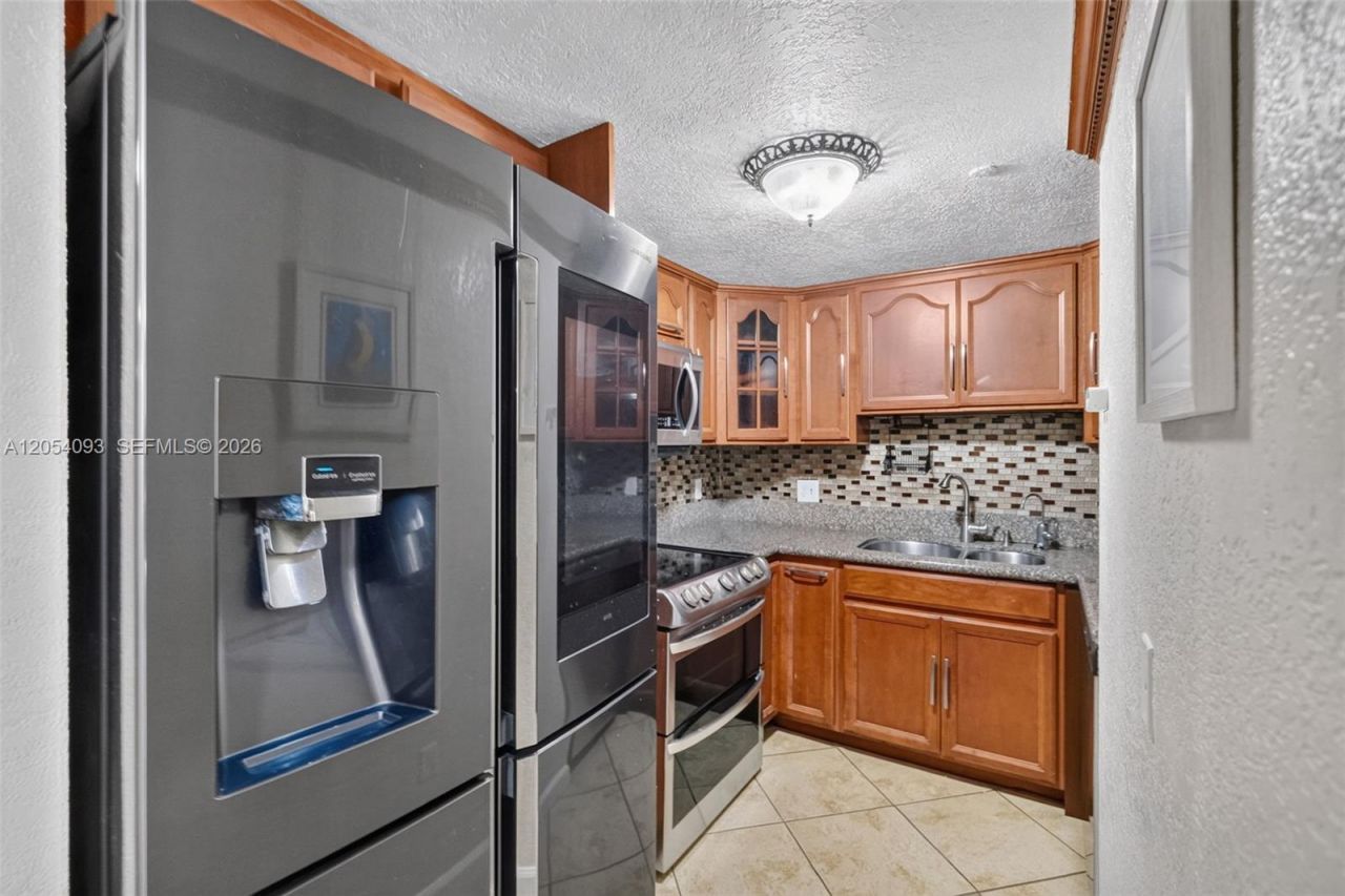1060 NW 7th St , Unit 205, Miami, FL 33136 Photo