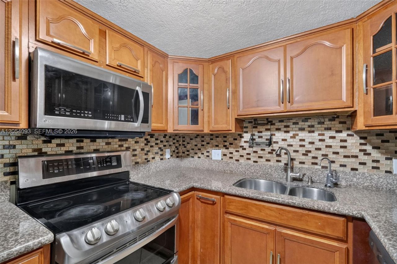 1060 NW 7th St , Unit 205, Miami, FL 33136 Photo