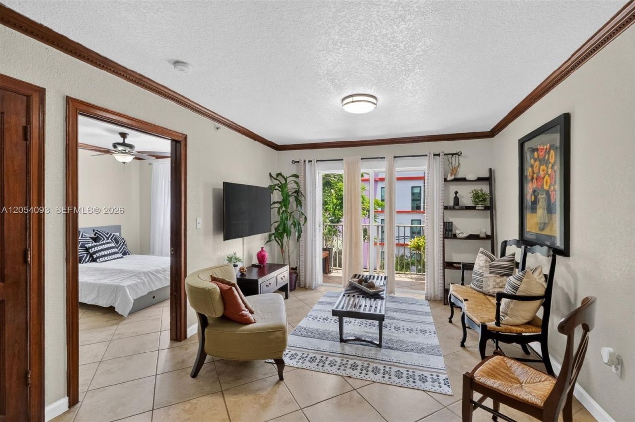 1060 NW 7th St , Unit 205, Miami, FL 33136 Photo