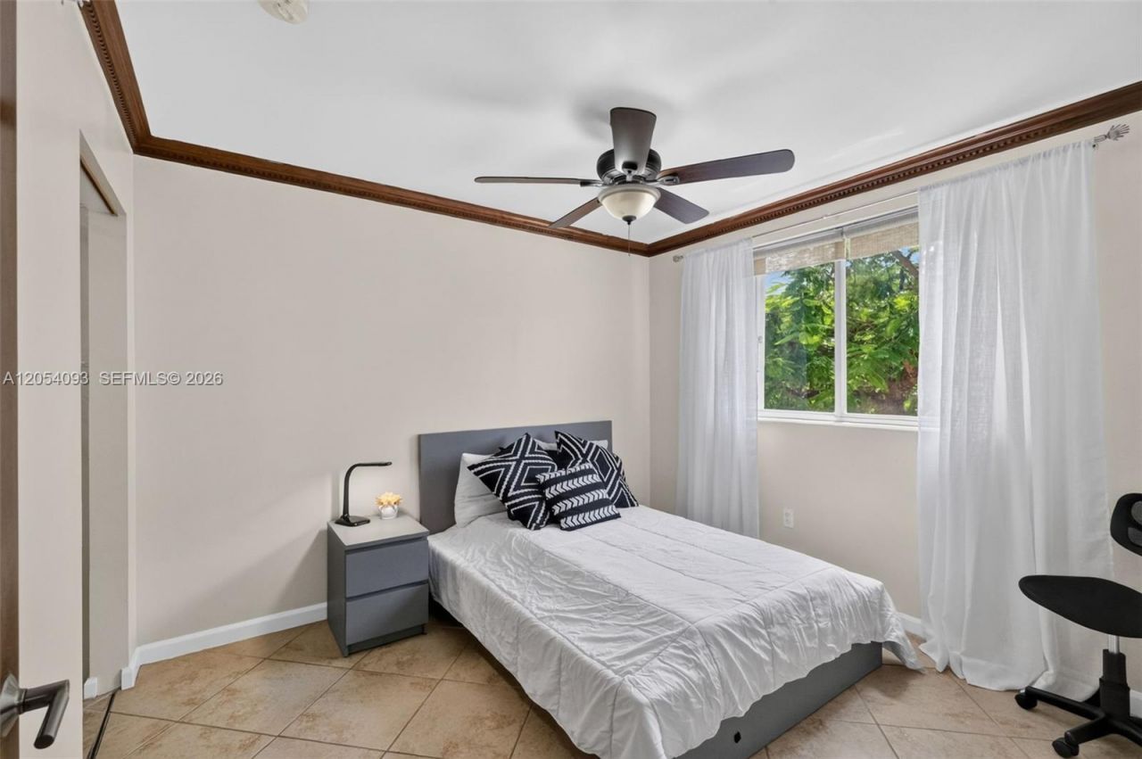 1060 NW 7th St , Unit 205, Miami, FL 33136 Photo