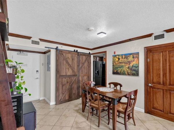 1060 NW 7th St , Unit 205, Miami, FL 33136