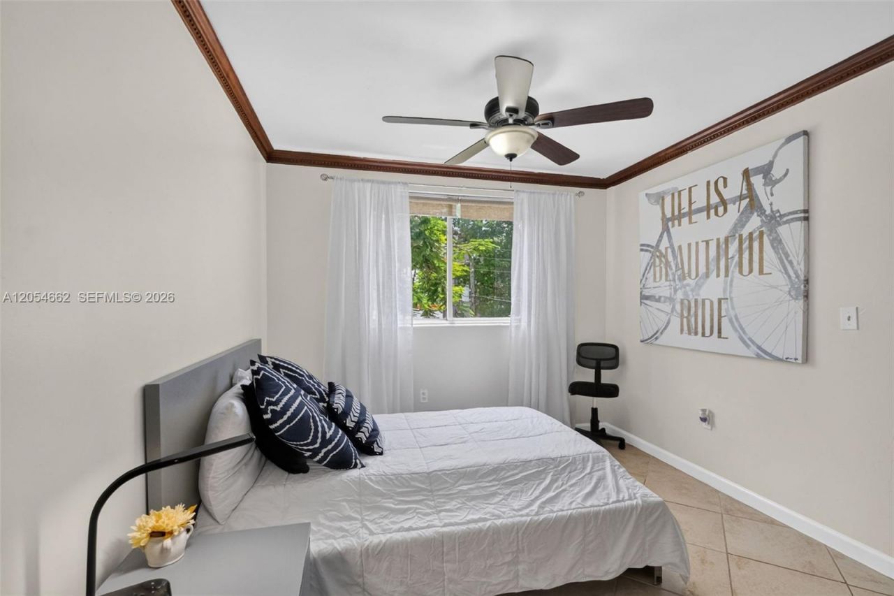 1060 NW 7th St , Unit 205, Miami, FL 33136 Photo