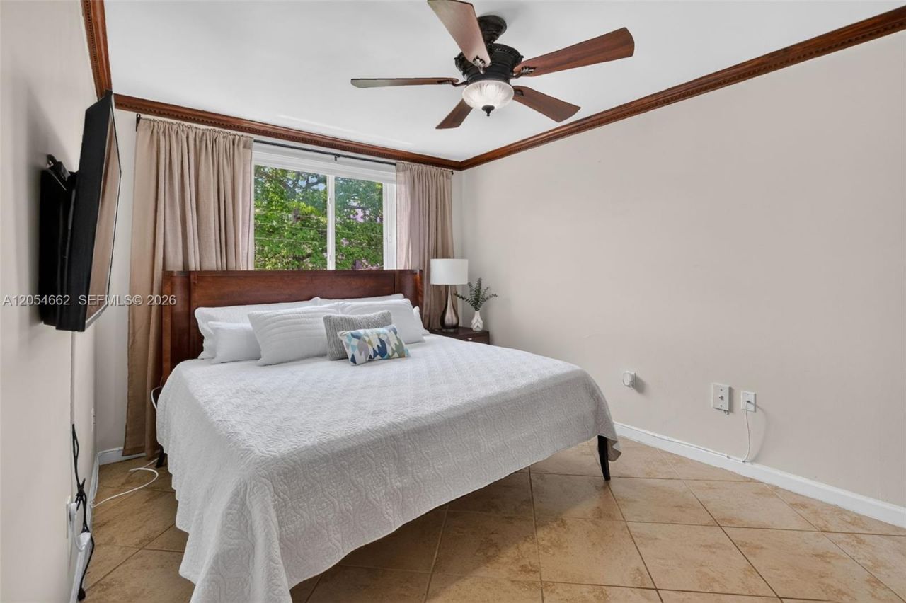 1060 NW 7th St , Unit 205, Miami, FL 33136 Photo
