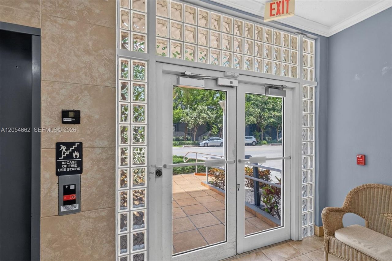 1060 NW 7th St , Unit 205, Miami, FL 33136 Photo