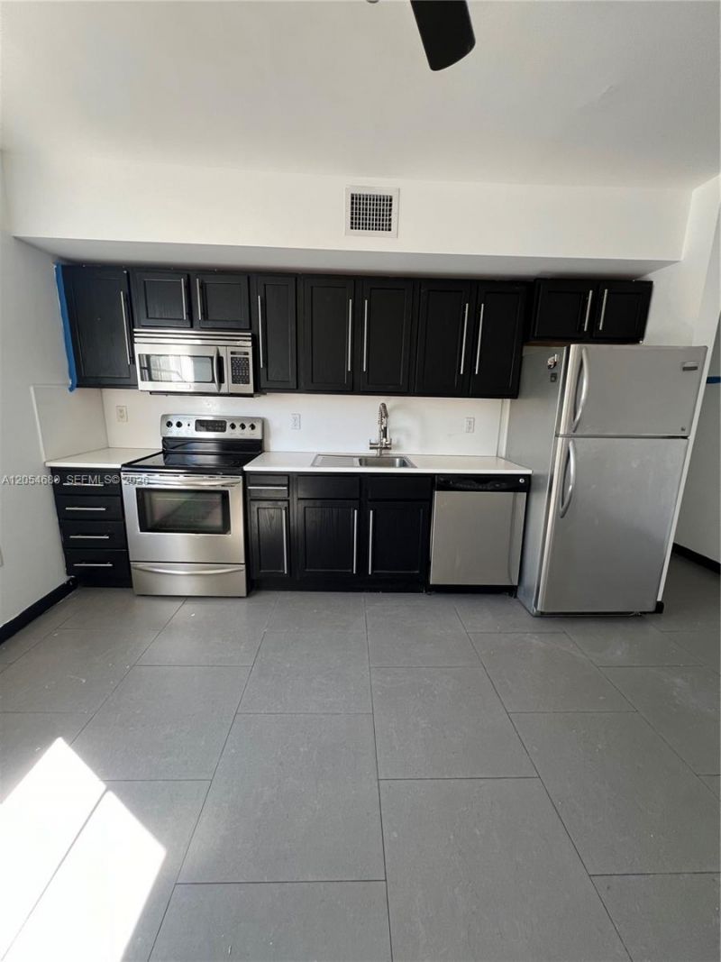 1876 SW 11th Ter, Unit 205, Miami, FL 33135 Photo