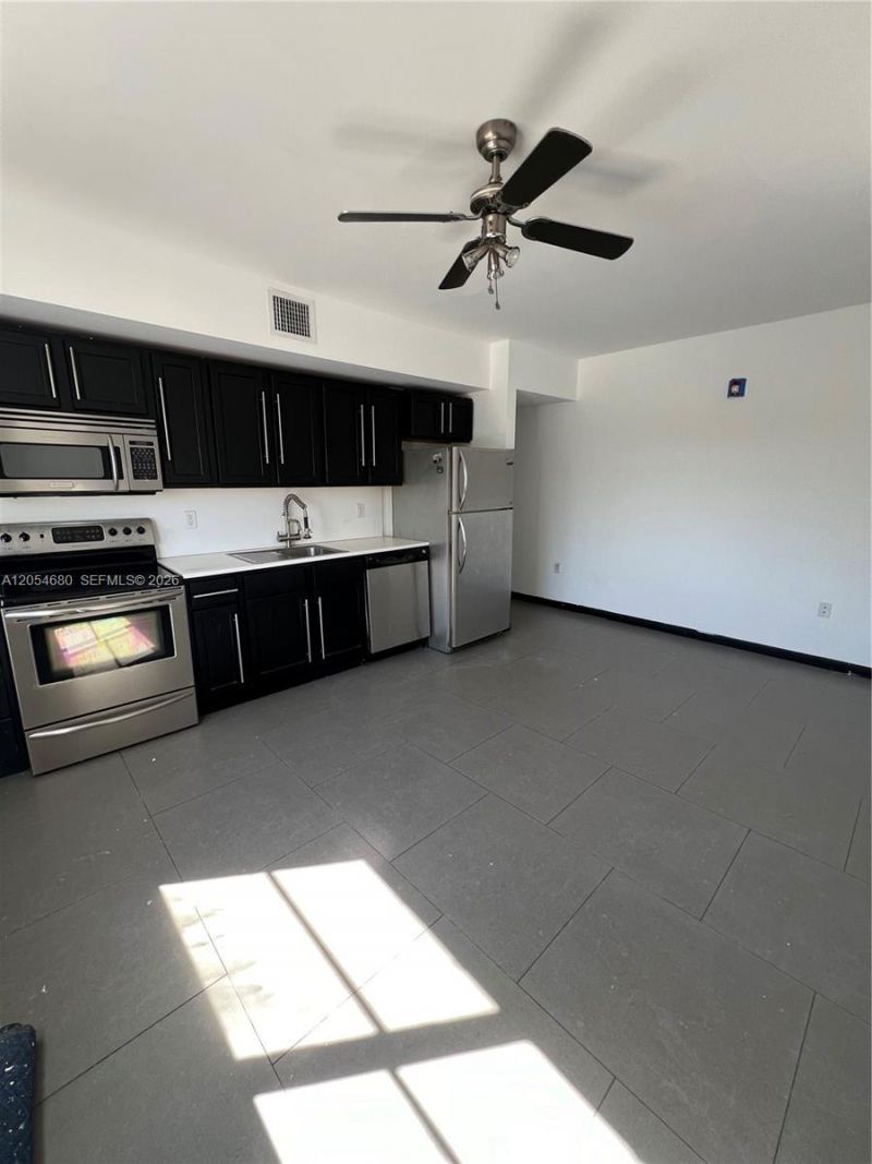 1876 SW 11th Ter, Unit 205, Miami, FL 33135 Photo