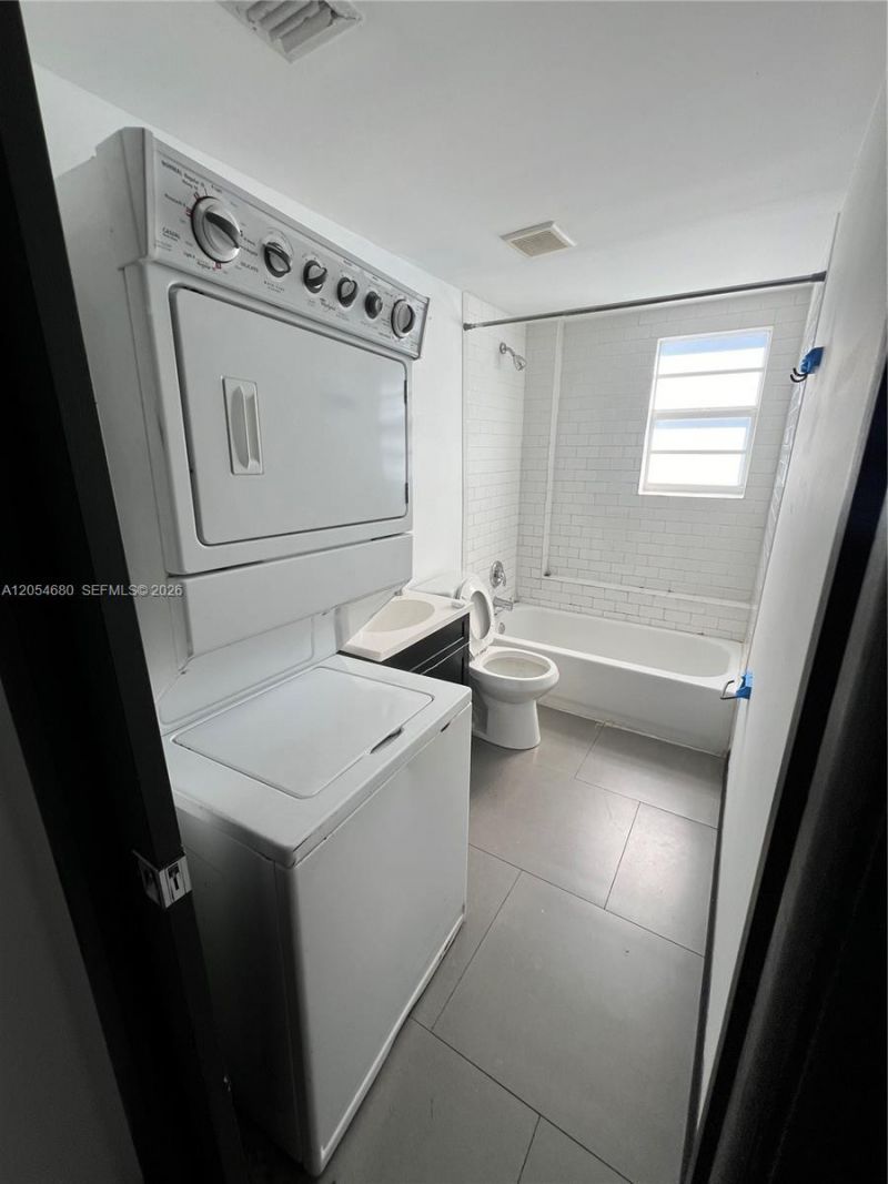 1876 SW 11th Ter, Unit 205, Miami, FL 33135 Photo
