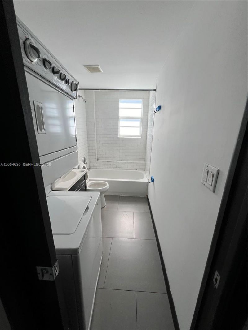 1876 SW 11th Ter, Unit 205, Miami, FL 33135 Photo
