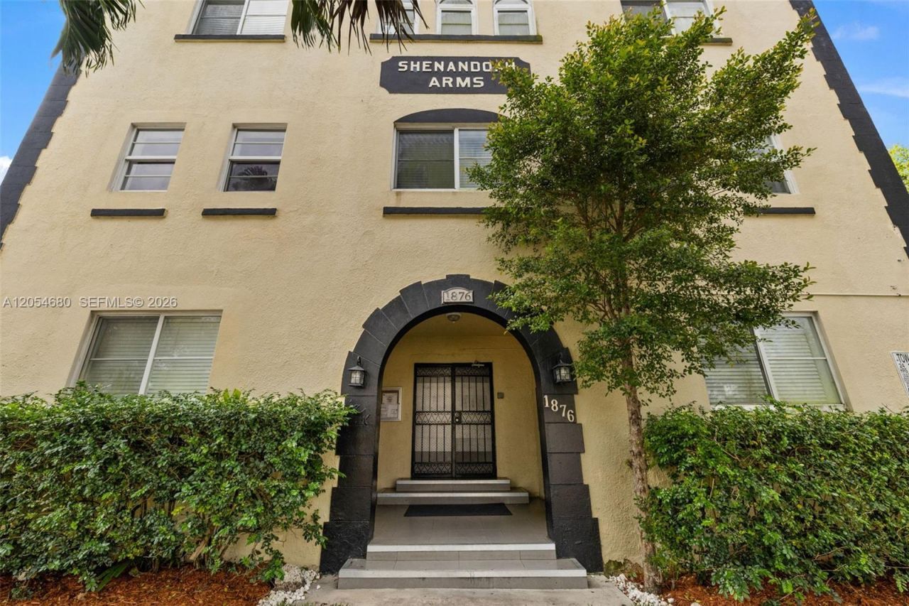 1876 SW 11th Ter, Unit 205, Miami, FL 33135 Photo