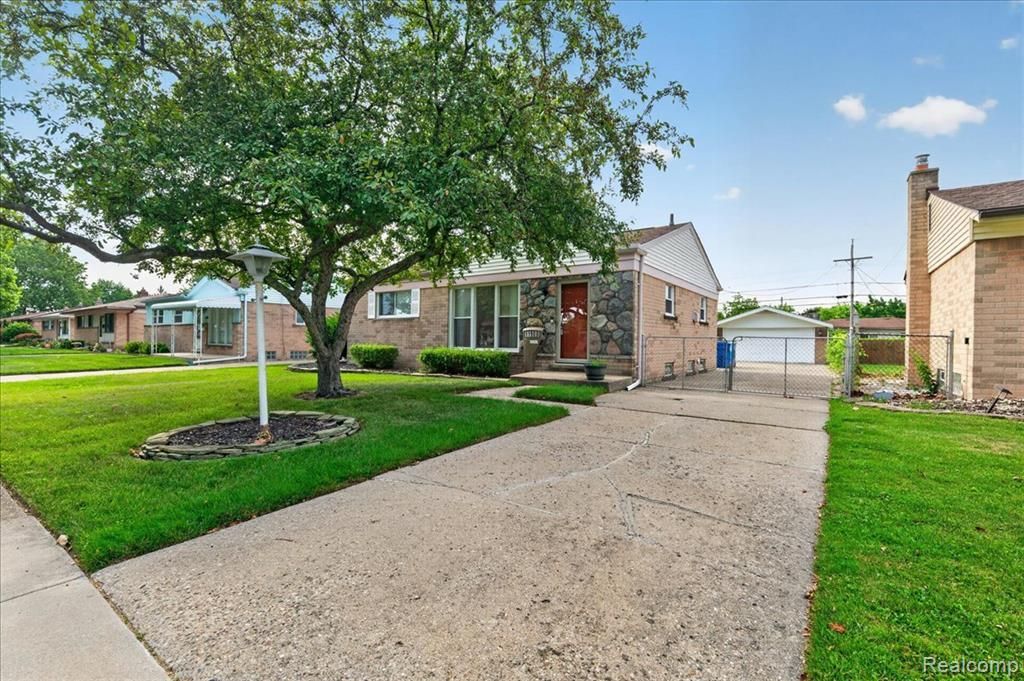11908 Stamford Avenue, Warren, MI 48089 Main Photo