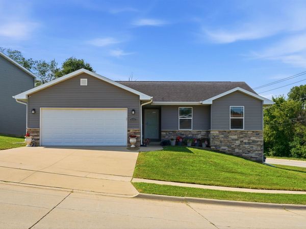 800 Marisa Ridge, Dubuque, IA 52001
