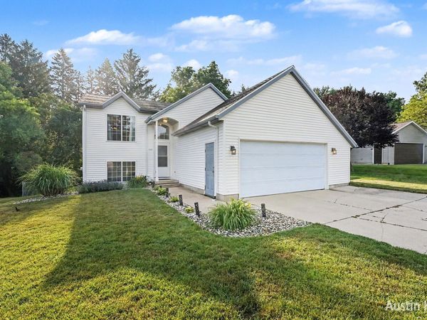 1350 Trailside Ct NW, Grand Rapids, MI 49504