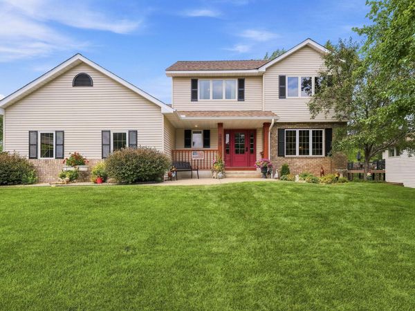 365 Windsor Lane, Mahtomedi, MN 55115