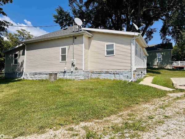 200 South Street, Deep River, IA 52222