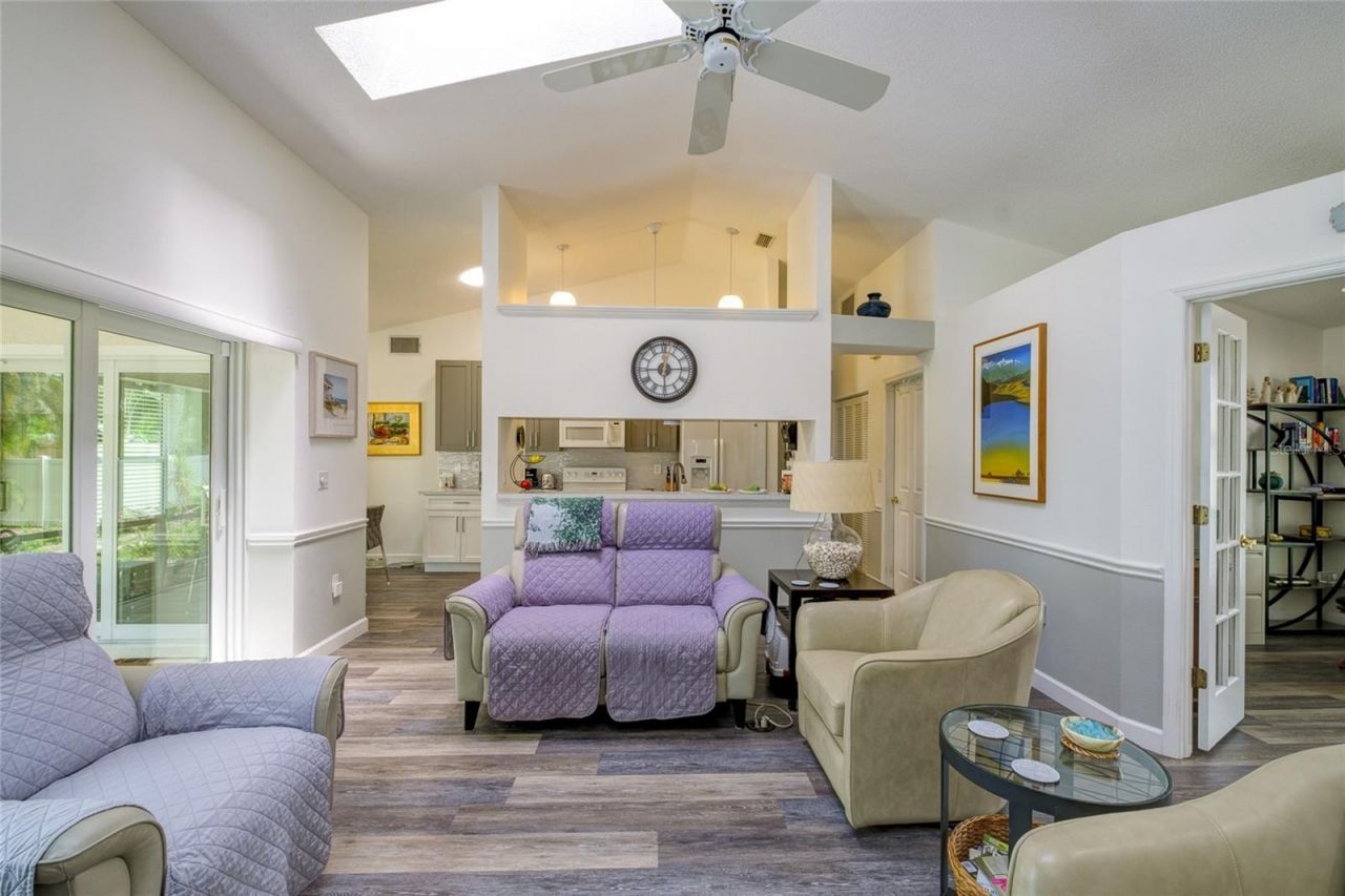 7812 38th Court E, Sarasota, FL 34243 Photo