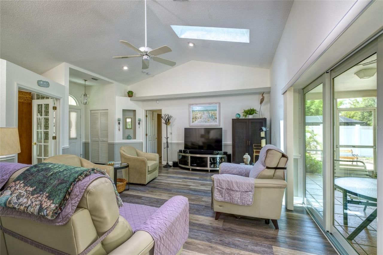 7812 38th Court E, Sarasota, FL 34243 Photo