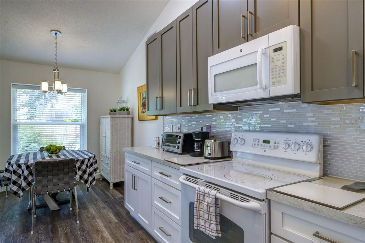 7812 38th Court E, Sarasota, FL 34243 Photo