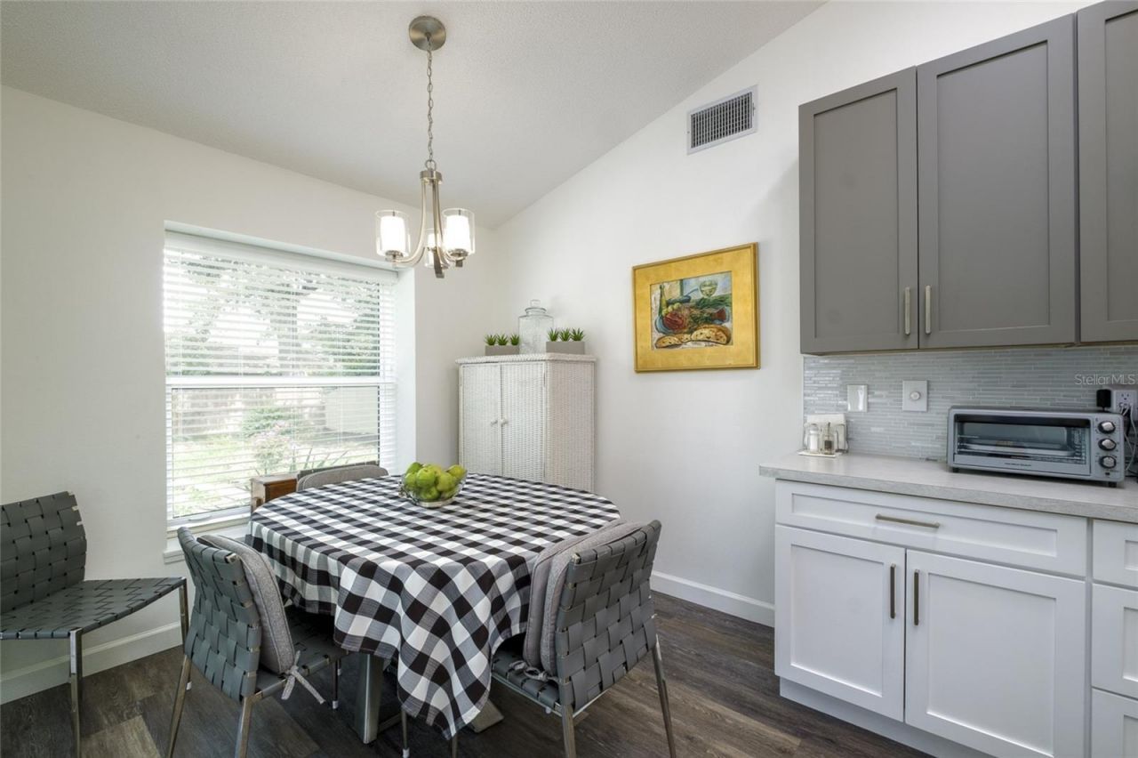 7812 38th Court E, Sarasota, FL 34243 Photo