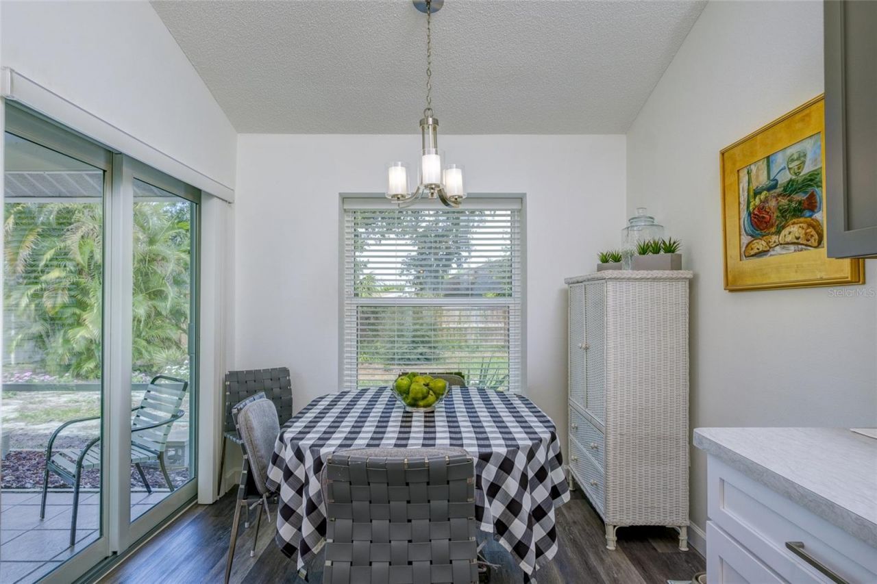 7812 38th Court E, Sarasota, FL 34243 Photo