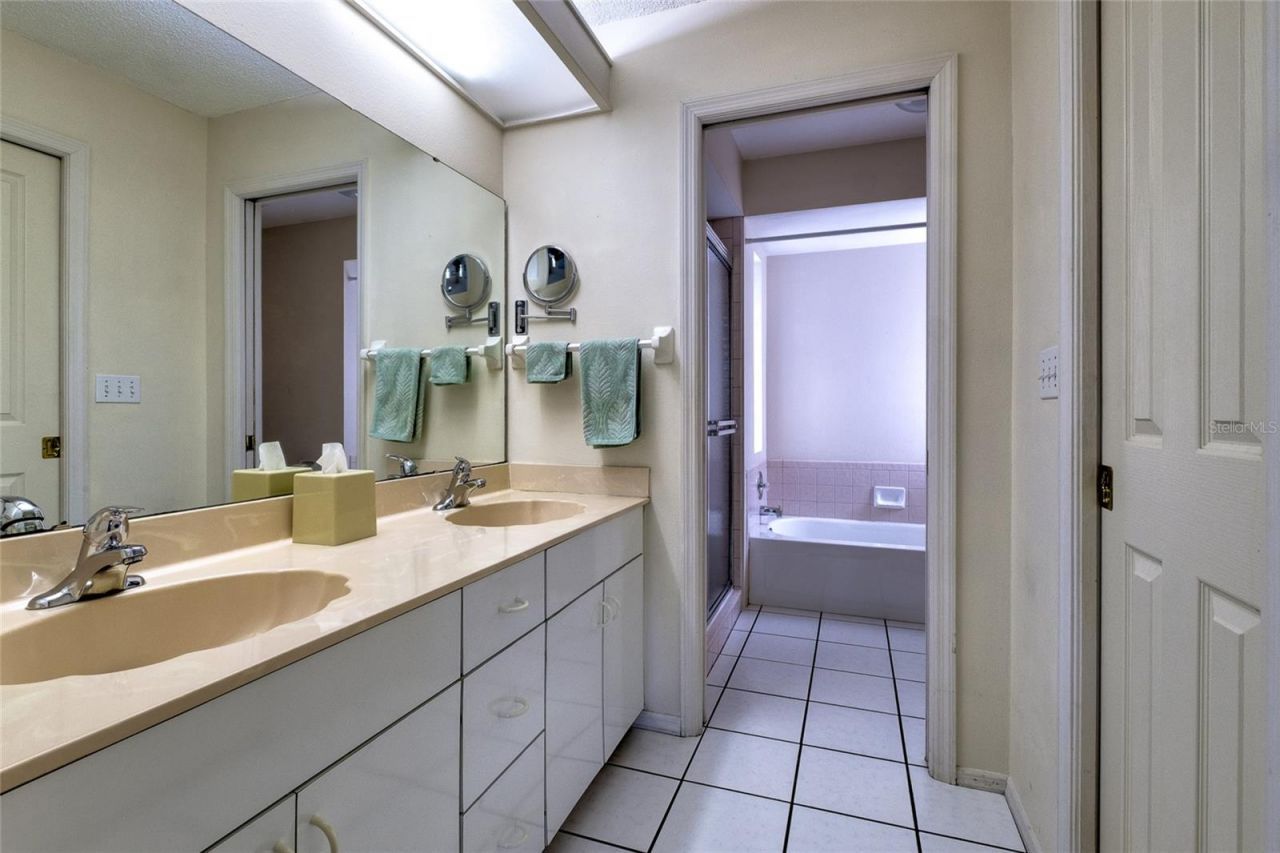 7812 38th Court E, Sarasota, FL 34243 Photo