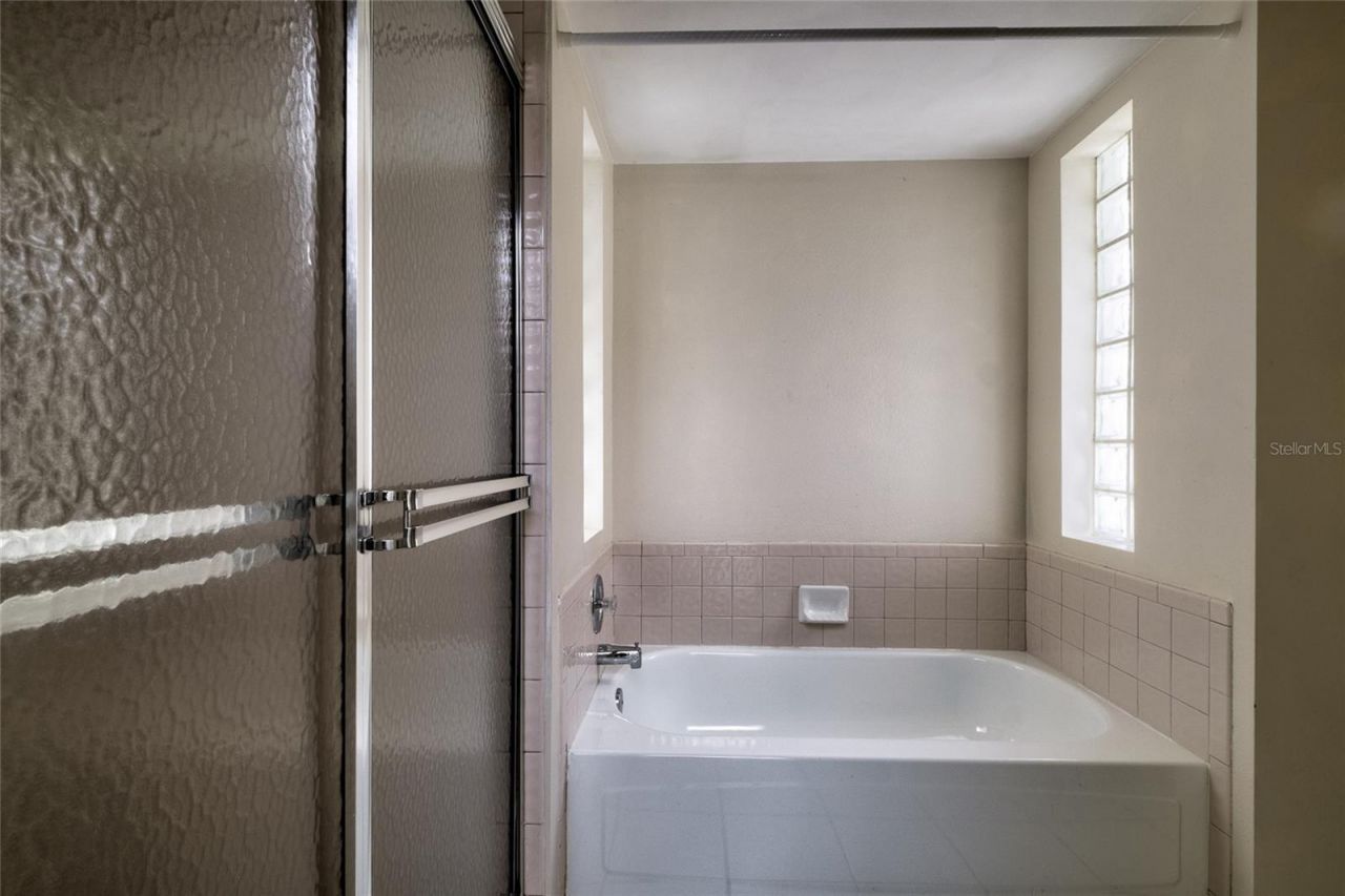 7812 38th Court E, Sarasota, FL 34243 Photo