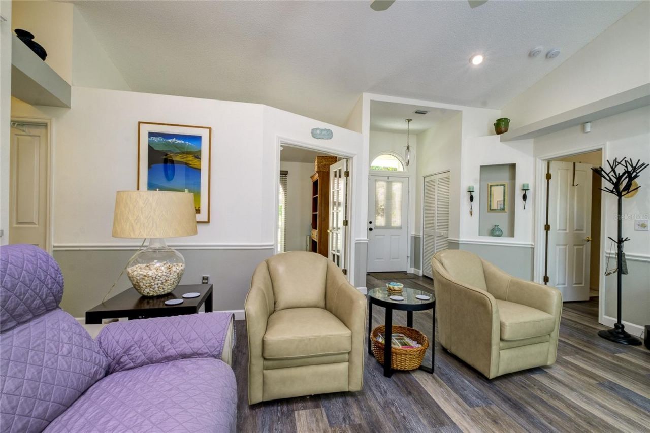 7812 38th Court E, Sarasota, FL 34243 Photo