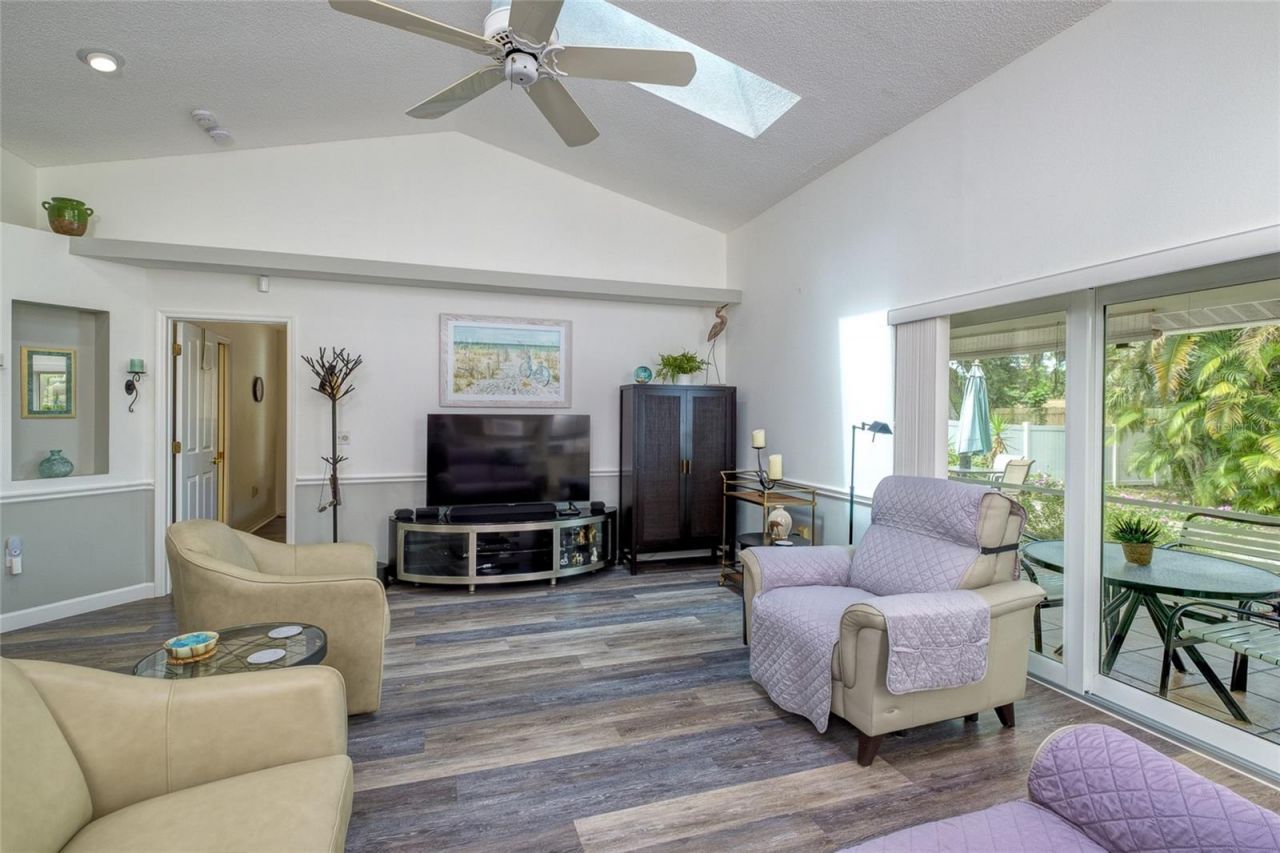 7812 38th Court E, Sarasota, FL 34243 Photo
