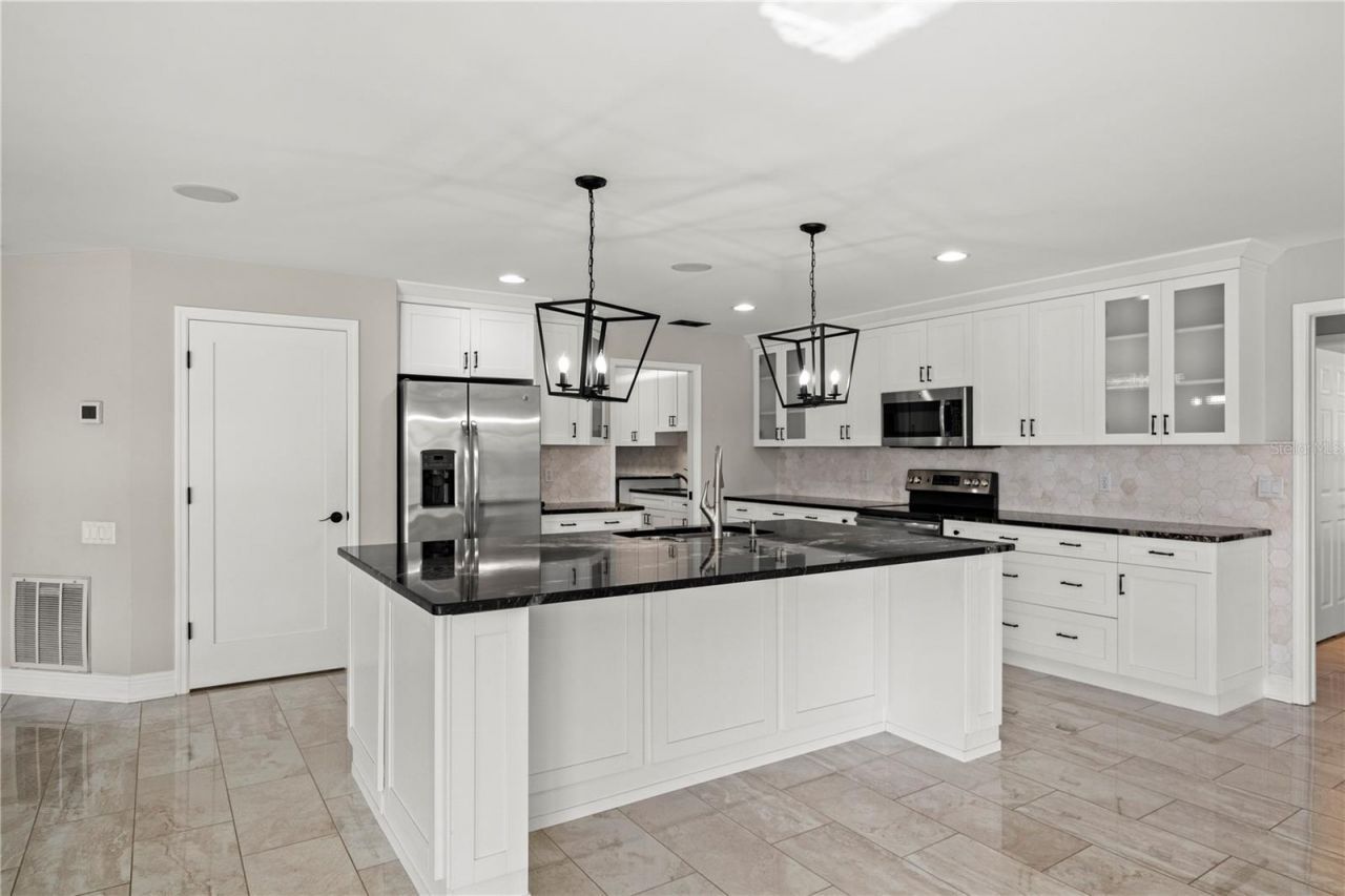 5104 E Longboat Boulevard, Tampa, FL 33615 Photo