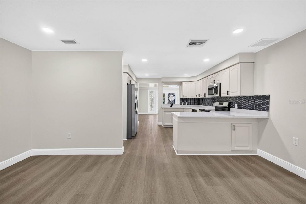 38706 Calvin Avenue , Zephyrhills, FL 33542 Photo