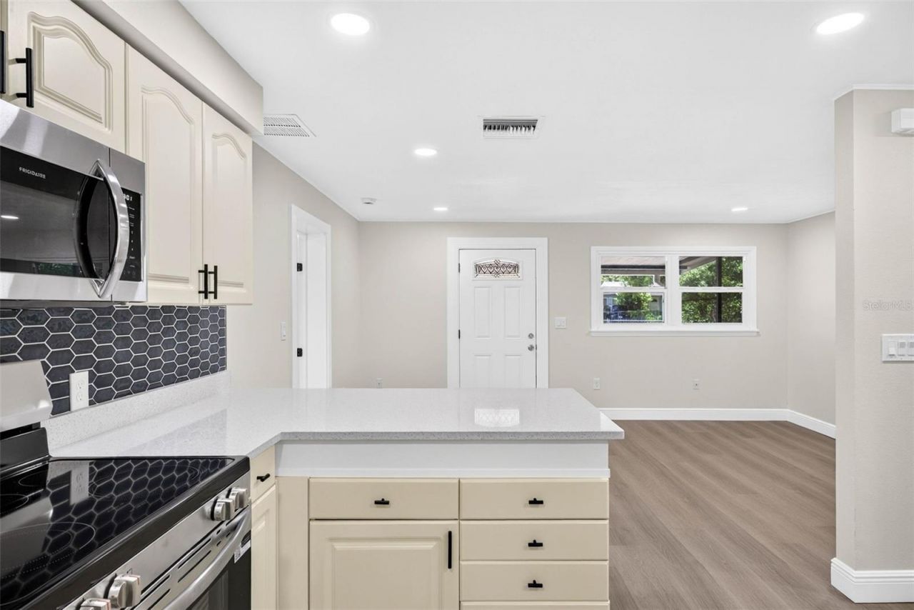 38706 Calvin Avenue , Zephyrhills, FL 33542 Photo