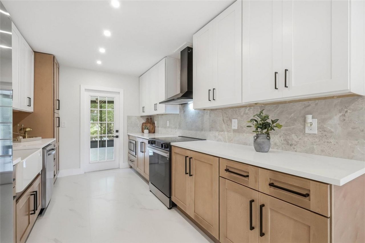 8118 Tanglewood Lane , Tampa, FL 33615 Photo