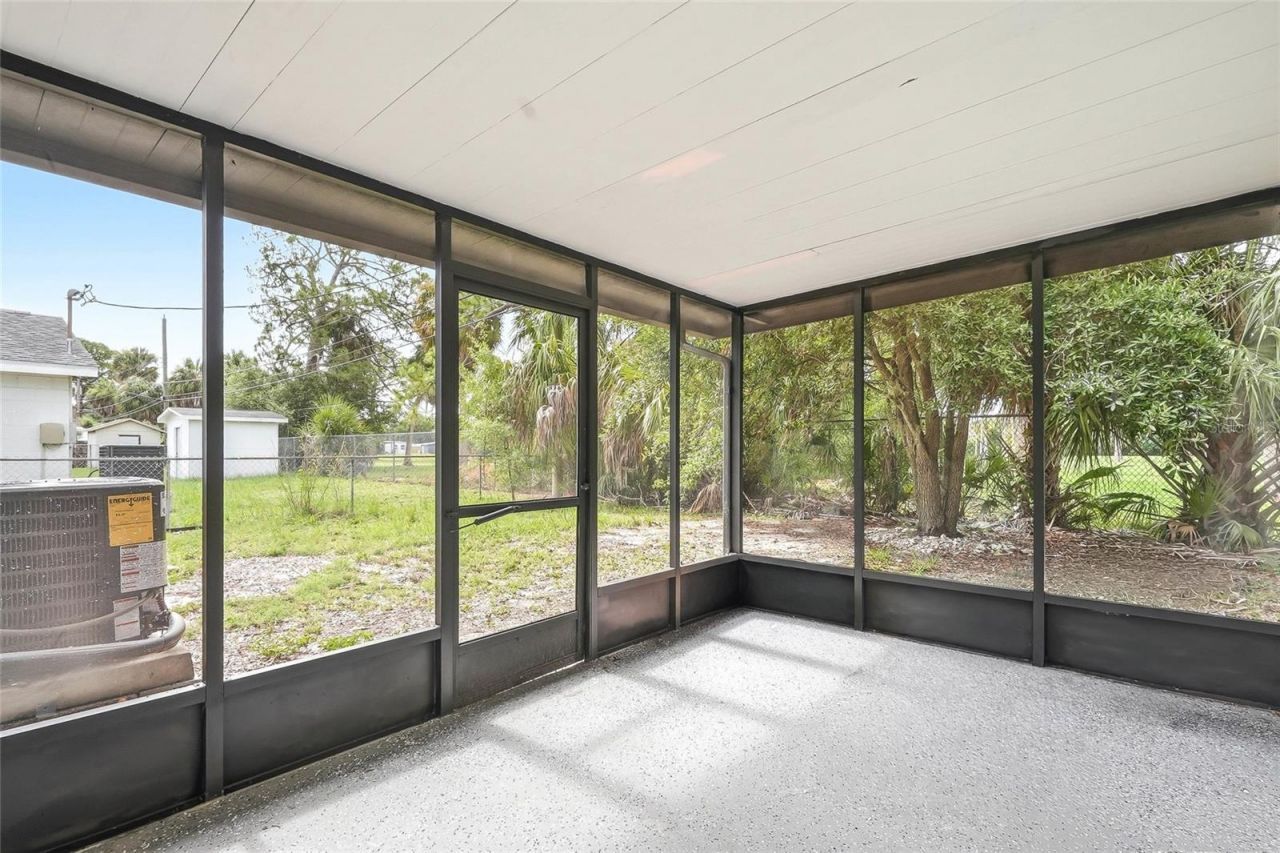8118 Tanglewood Lane , Tampa, FL 33615 Photo