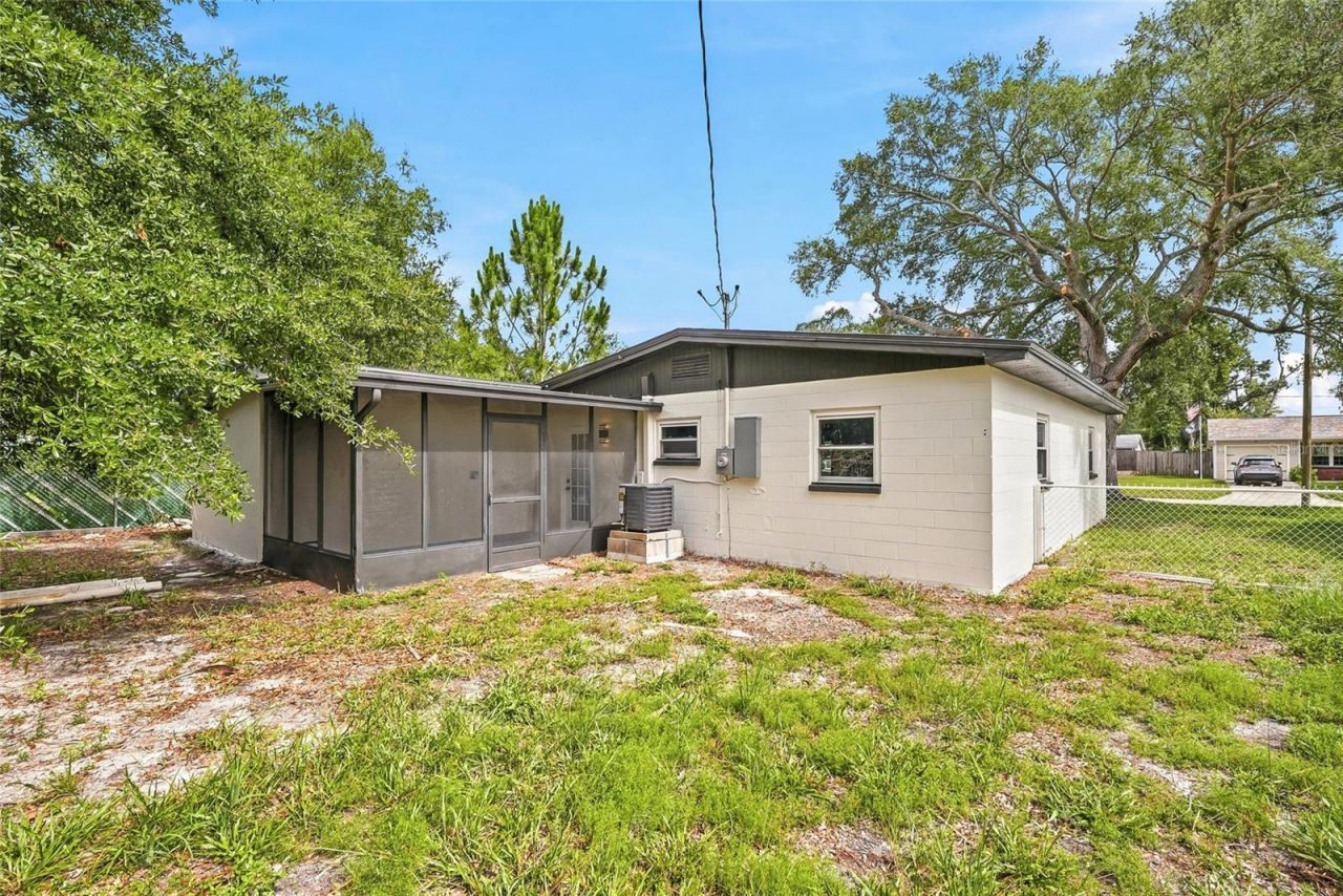 8118 Tanglewood Lane , Tampa, FL 33615 Photo