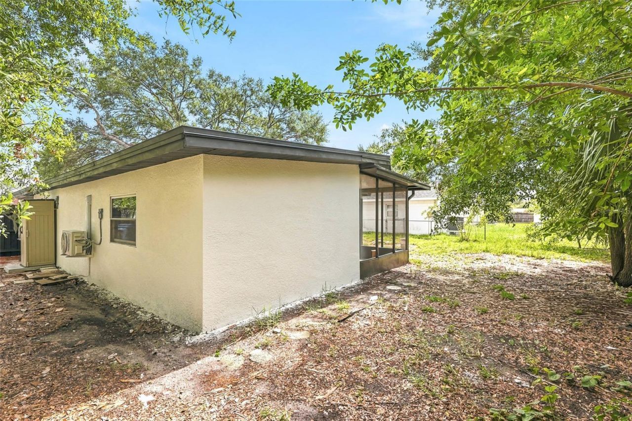 8118 Tanglewood Lane , Tampa, FL 33615 Photo