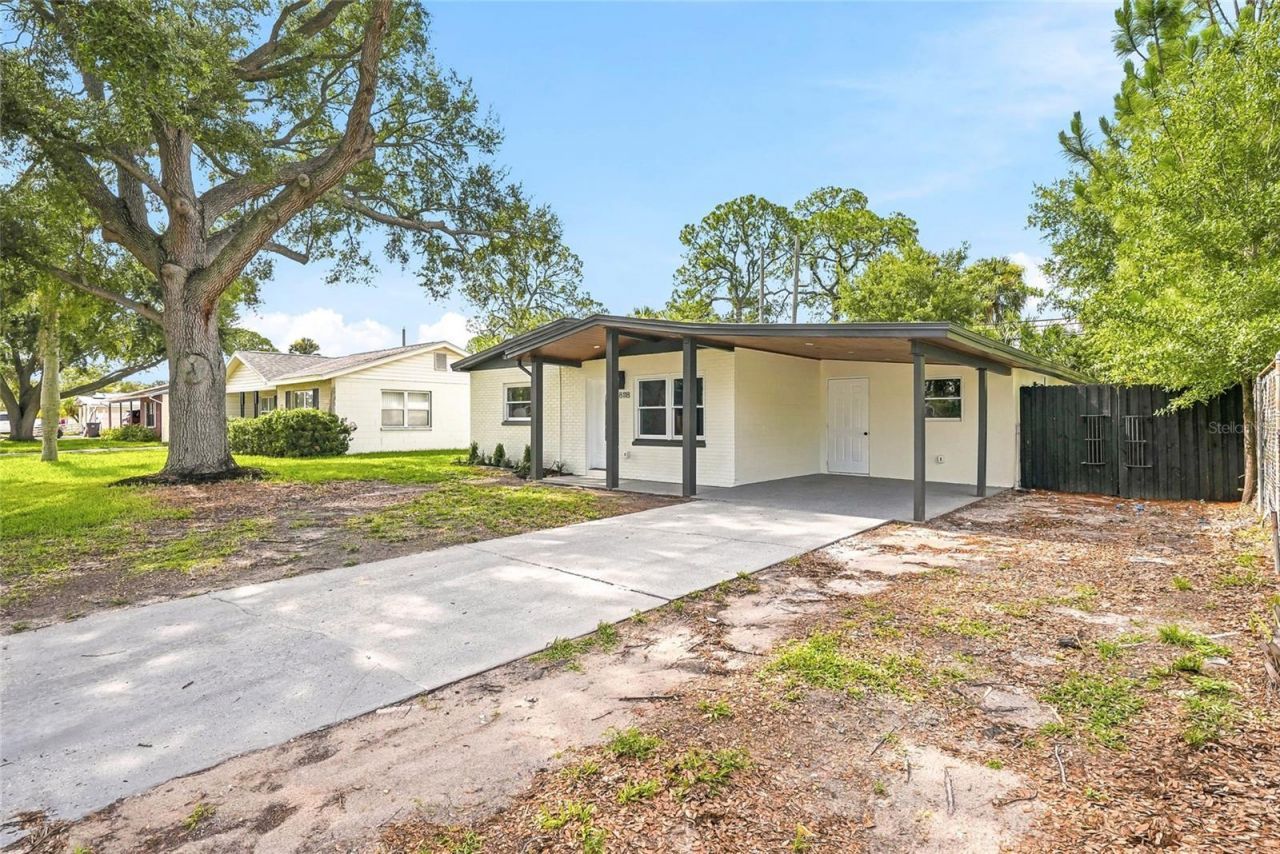 8118 Tanglewood Lane , Tampa, FL 33615 Photo