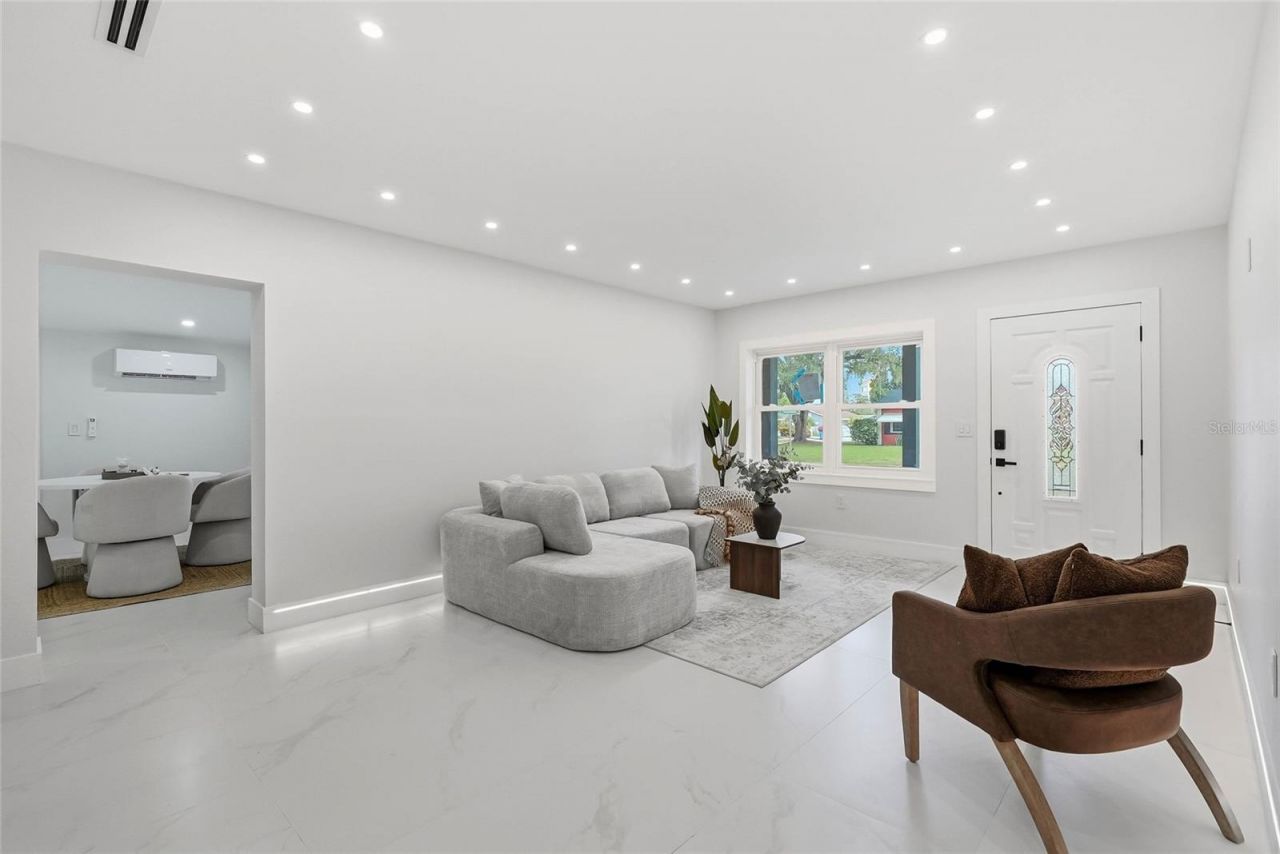 8118 Tanglewood Lane , Tampa, FL 33615 Photo