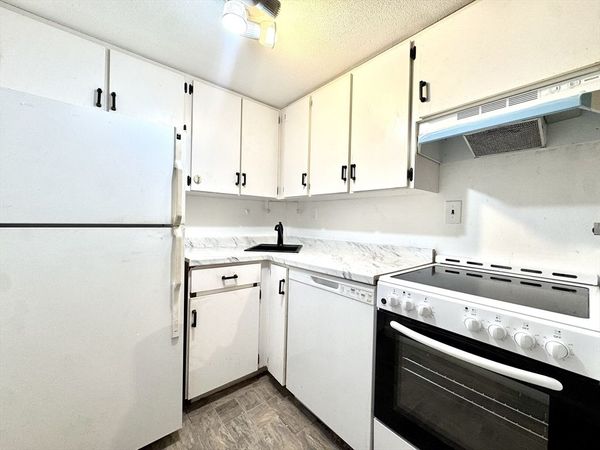 57 A Saint Paul St, Unit 3, Brookline, MA 02446