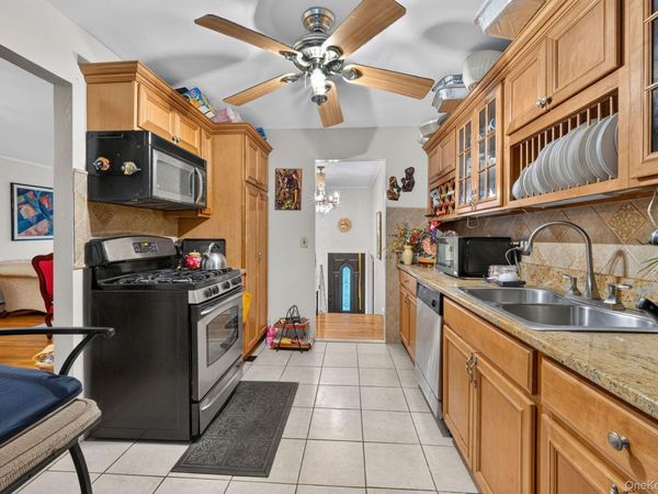 2496 Enid Court , Baldwin, NY 11510