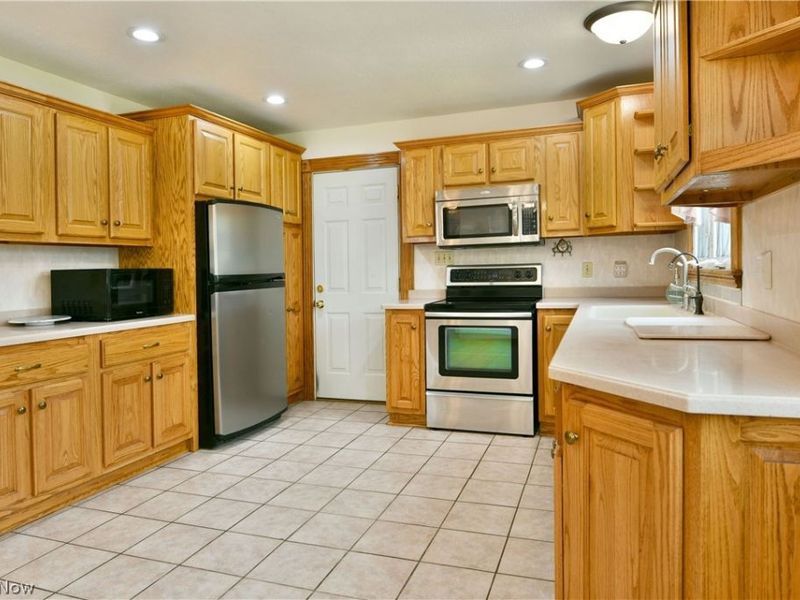 1393 Sunnyfield Avenue NW, Warren, OH 44481 Photo 10